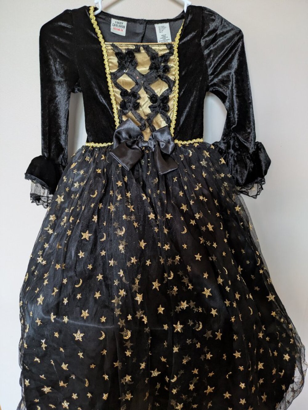 foggy cauldron costume co "witch" black/gold with hat and cape size S (5/6) #790
